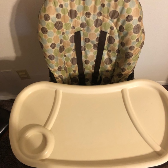 An infant high chair - Picture 2 of 4